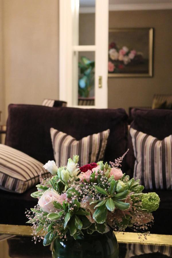 โรงแรมเดอ ลา ซิกอญ เจนีวา ภายนอก รูปภาพ A bouquet of flowers