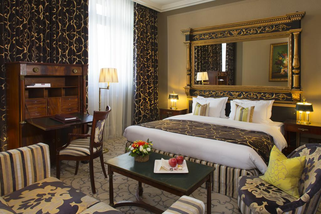 โรงแรมเดอ ลา ซิกอญ เจนีวา ภายนอก รูปภาพ A room at the hotel